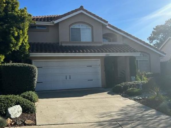 642 Riviera Cir