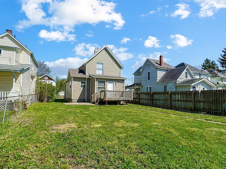 147 Whitethorne Ave — Photo 35