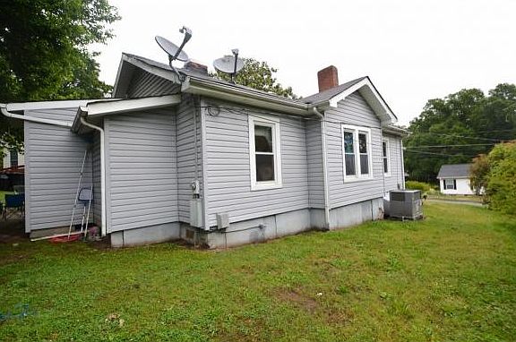 5th image of 408 N Ireland St