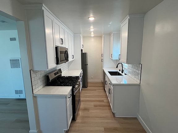 3rd image of 1928 S Bedford St #1