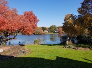 888 Pondview Rd, Riverhead, NY 11901