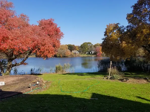 888 Pondview Rd, Riverhead, NY 11901