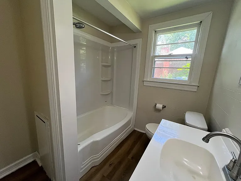 211 S 15th St — Photo 8