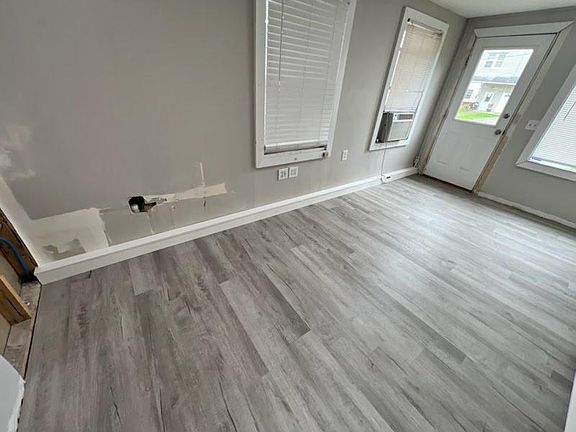 4th image of 2120 W 4th St #2122