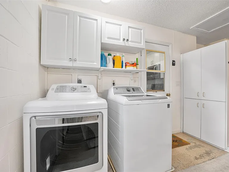 8140 NW 48th Ln — Photo 39