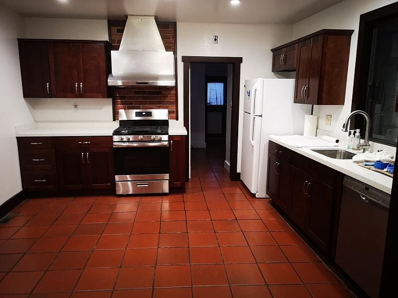 2nd image of 1143 Capitol Ave