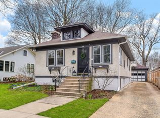 518 Richards St, Geneva, IL 60134