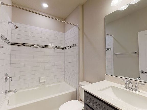 5th image of 799 La Mancha Dr