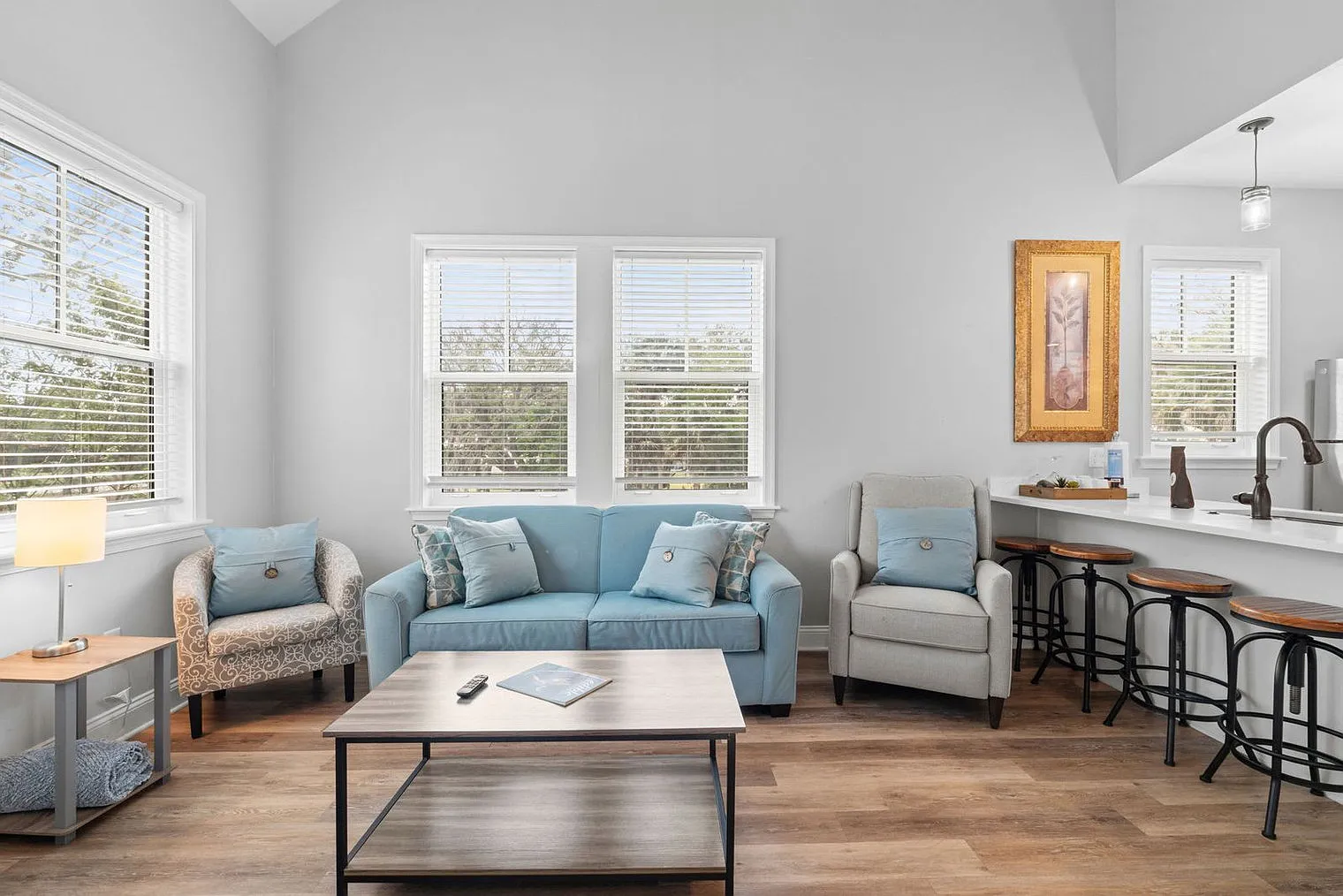 2 bed, 1.0 bath, 1496 sqft, $1,633 — Photo 4
