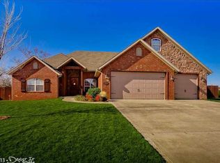 901 Walker St, Centerton, AR 72719