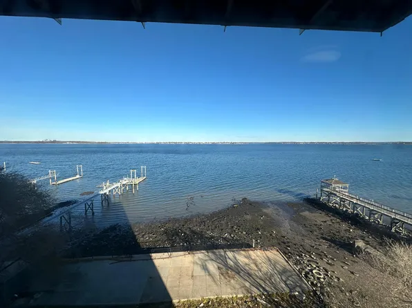 3255 Randall Avenue image 3 of 6