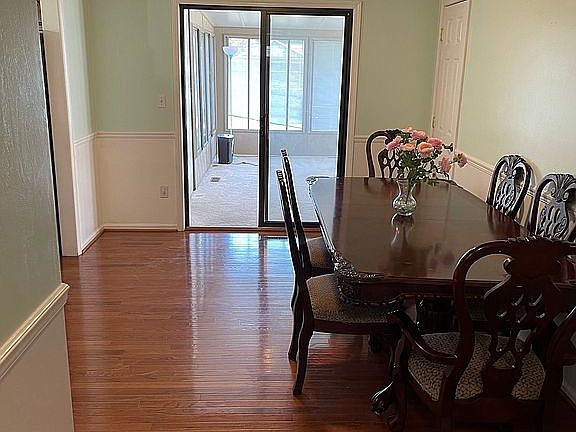 5th image of 1016 Starmount Ave