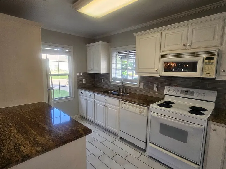 307 N Bradley St — Photo 8