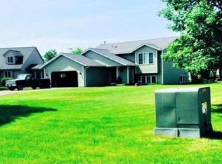 9317 Homestead Cir, Monticello, MN 55362