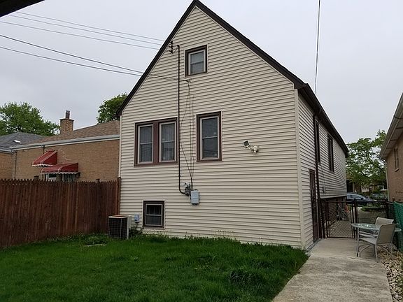 3rd image of 5824 S McVicker Ave