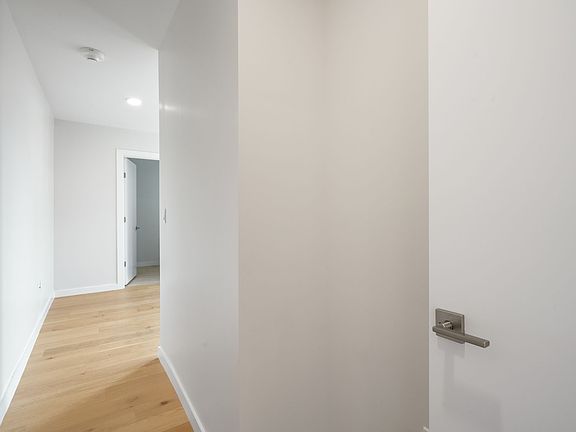 3rd image of 2-10 Maverick Sq #3B-2Ba-1268Sqft