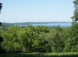 768 Bear Trap Ln, Fontana, WI 53125