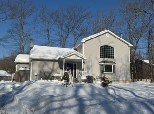 8 Lincoln Trl, Hopatcong Boro, NJ 07843