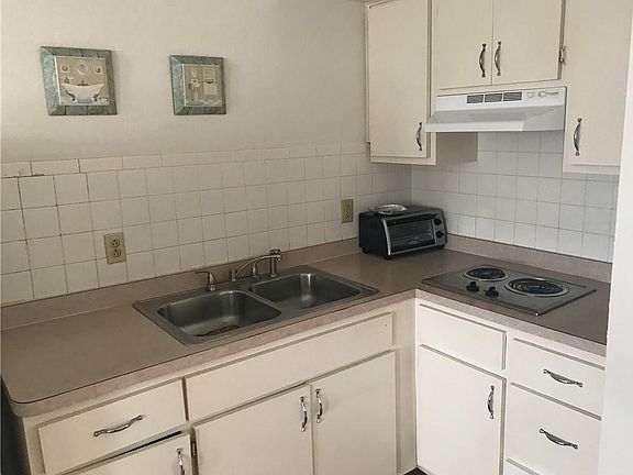 4th image of 202 Golf Villas Ct NW