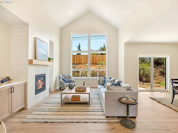 4th image of 1383 Seabright Way