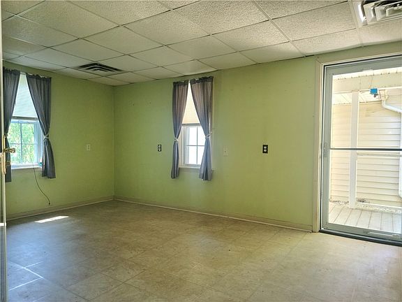 5th image of 303 South St