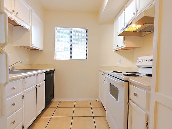 3rd image of 1110-1112-1114 Ortiz Dr SE #1110-A