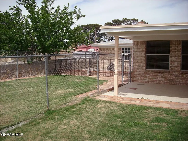 3610 Buxton Dr — Photo 7
