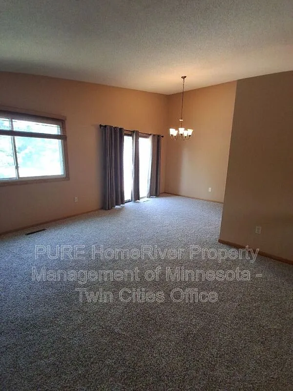 3 bed, 2.0 bath, 1628 sqft, $2,299 — Photo 3