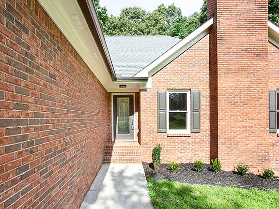 5th image of 1055 Windridge Dr