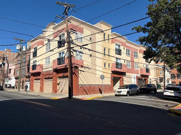 320 62nd St #206, West New York, NJ 07093