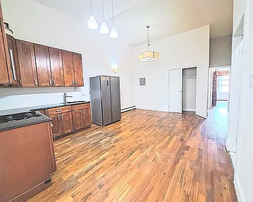 3rd image of 1077 Halsey St APT 2