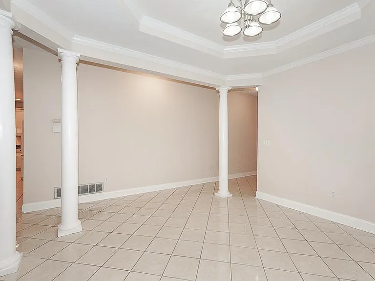 3729 Edgehill Dr — Photo 7