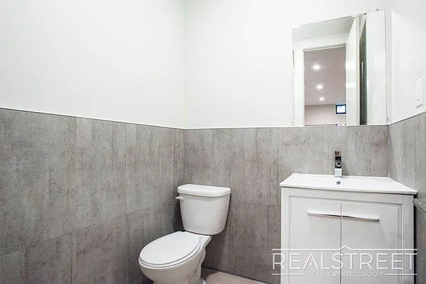 Rented by Real Street Inc | media 8