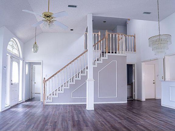 3rd image of 2809 Winding Oak Trl