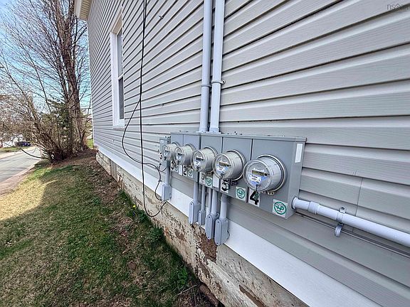 3rd image of 218 Fraser St