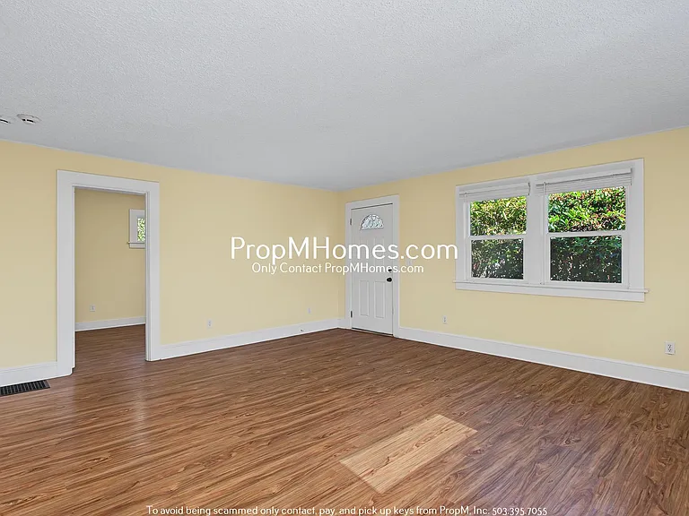 9038 NE Humboldt St — Photo 2