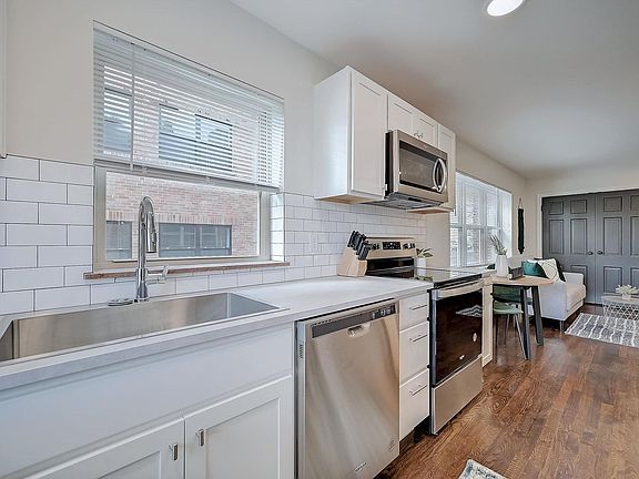 4th image of 2626 Victory Pkwy #202