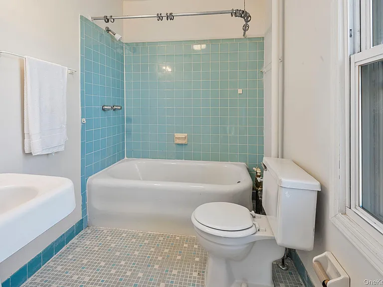 500 5th Ave #UPPER 2ND FLOOR — Photo 16