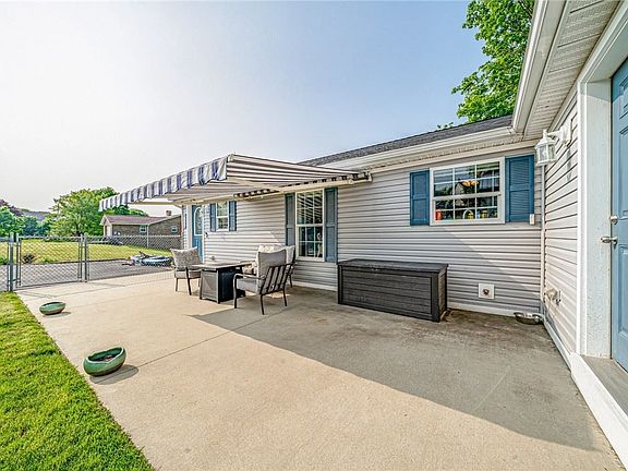 4th image of 406 Hugh St