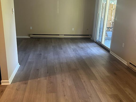 3rd image of 6175-6185 Hocker Dr #6175