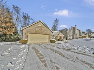 765 Ravenhill Dr, Northfield, OH 44067