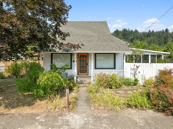 1044 Birch Ave, Cottage Grove, OR 97424
