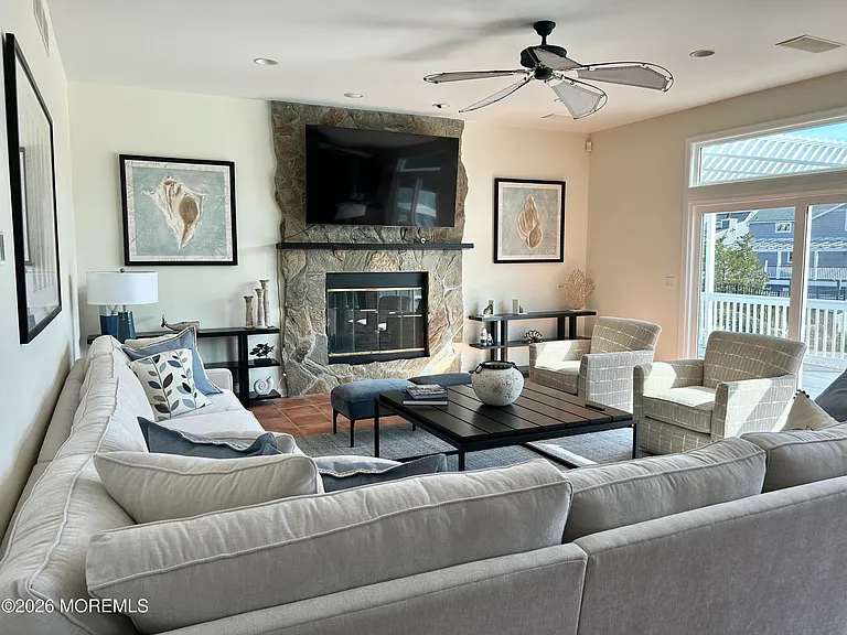 206 Pointe Dr — Photo 7
