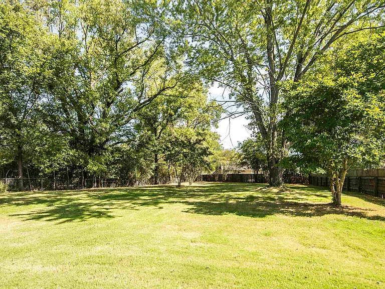 641 Fletcher Rd — Photo 38