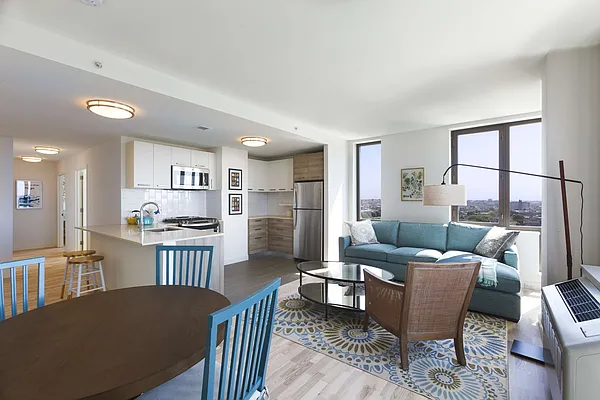 Rented by Lisa Management | media 25