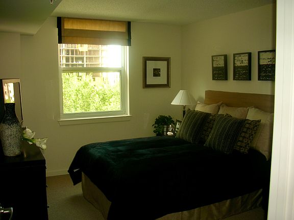 2nd image of 880 N Pollard St Floor 4