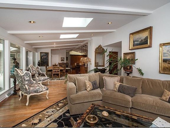 4th image of 31545 Creekside Dr