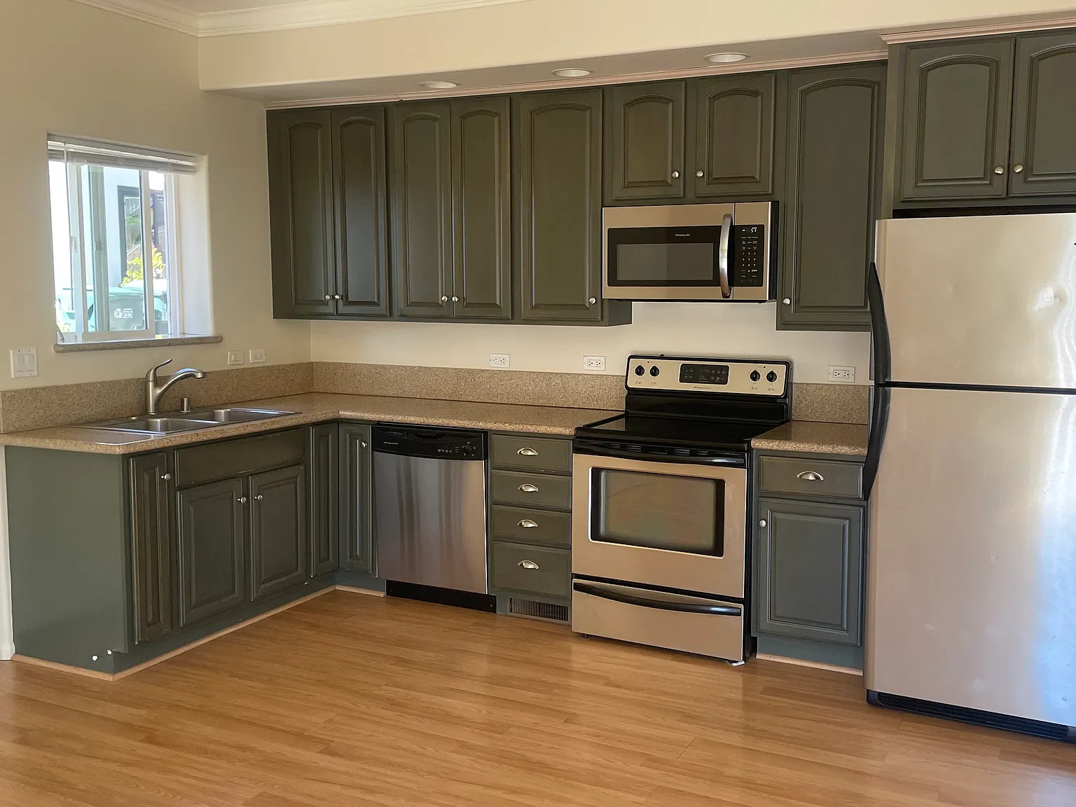 2 bed, 1150 sqft, $2,350 — Photo 3