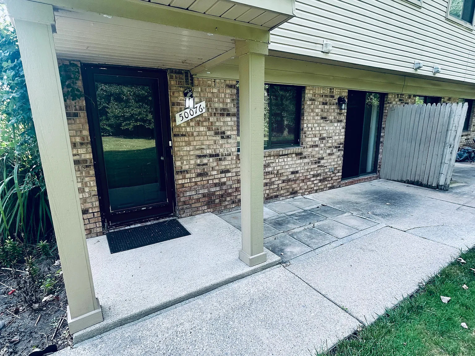 2 bed, 1.5 bath, 1088 sqft, $1,525 — Photo 1