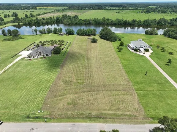210 Highland Crest Dr, Covington, LA 70435